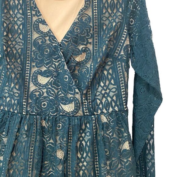 Green Christmas New Years Holliday Lace Bohemian Mini LongSleeved Elegant Dress - Picture 4 of 9